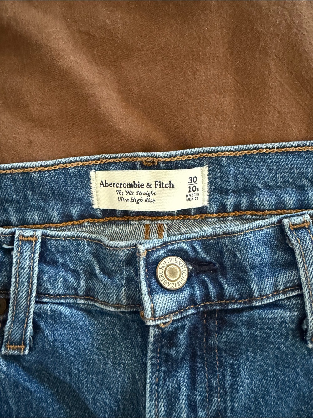 Abercrombie & Fitch The ‘90s Straight Ultra High Rise Ripped Women’s -Size 10 - Picture 3 of 5